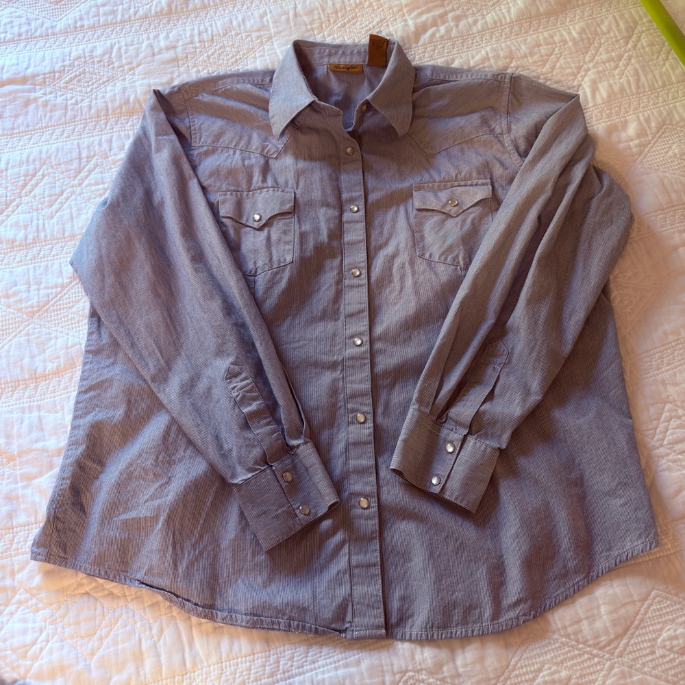 Women’s Wrangler Pearl Snap light blue stripe